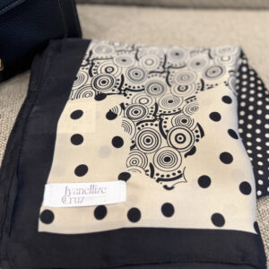 Echarpe Acetinada Poá